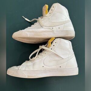 Nike Blazer Mid ‘77 women’s sneakers white size 9